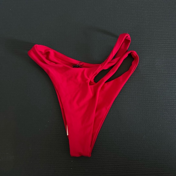 NWT SUPERDOWN Cherry Red Cut Out Misty Swim Bikini Bottom size XXS - Picture 7 of 9